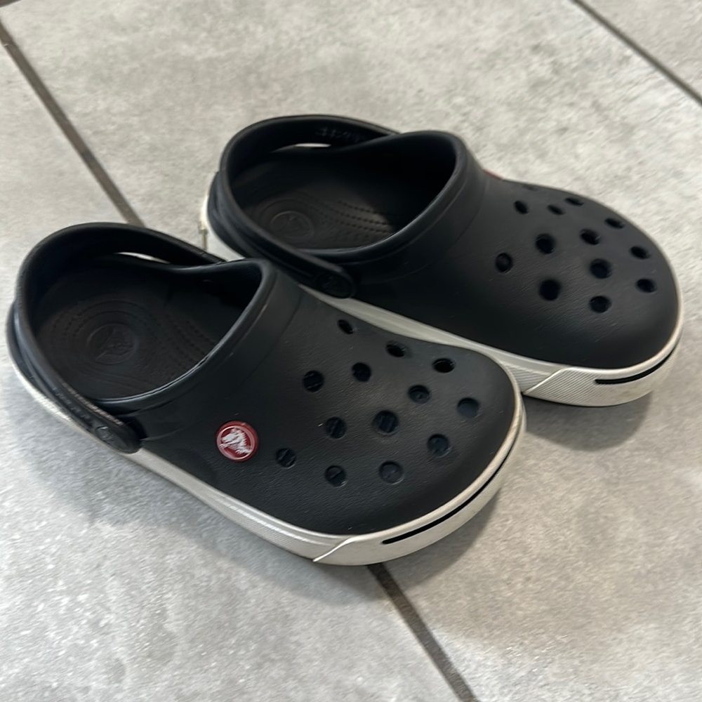 Kids navy blue CROCS J2